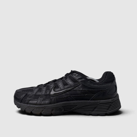 Nike P-6000 Black, buty sportowe męskie w bardzo dobrym stanie rozmiar 42, boczny profil, lewa strona