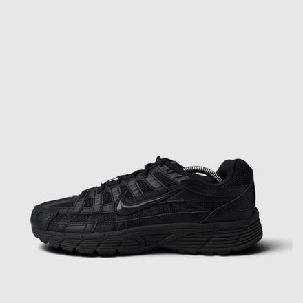 Nike P-6000 Black, buty sportowe męskie w bardzo dobrym stanie rozmiar 43, boczny profil, lewa strona