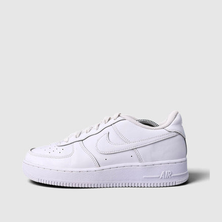 Nike Air Force 1 Low Triple White, buty sportowe damskie w bardzo dobrym stanie rozmiar 39, boczny profil, lewa strona