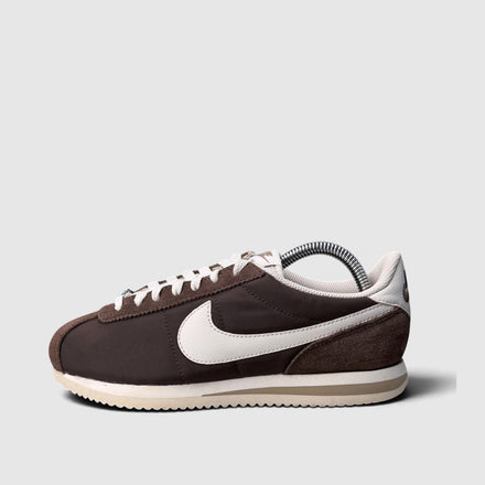 Nike Classic Cortez Baroque Brown, buty sportowe damskie w bardzo dobrym stanie rozmiar 38, boczny profil, lewa strona
