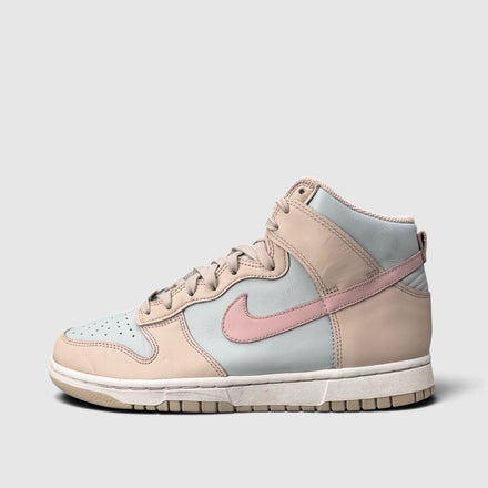 Nike Dunk High, buty sportowe damskie w bardzo dobrym stanie rozmiar 39, boczny profil, lewa strona