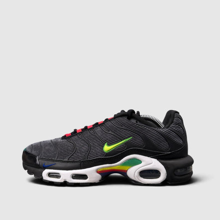 Nike Air Max Plus, buty sportowe męskie w bardzo dobrym stanie rozmiar 41, boczny profil, lewa strona