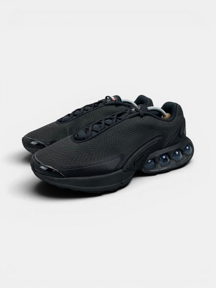 Nike Air Max Dn Black Metallic Grey — buty sportowe męskie w bardzo dobrym stanie rozmiar 45, widok z boku