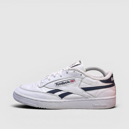 Reebok Club C Revenge — buty sportowe męskie w bardzo dobrym stanie rozmiar 42, boczny profil, lewa strona