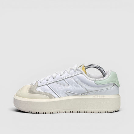 New Balance 302 — buty sportowe damskie w bardzo dobrym stanie rozmiar 38, widok z boku