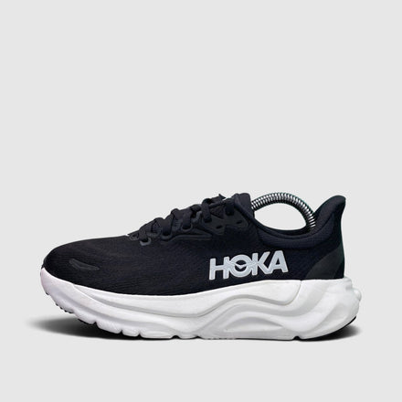 Hoka Arahi 8 Wide, buty sportowe damskie w bardzo dobrym stanie rozmiar 36 2/3, boczny profil, lewa strona