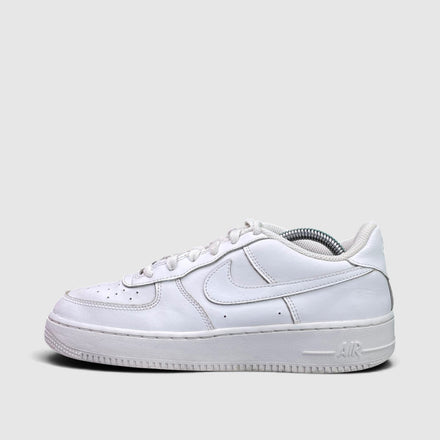 Nike Air Force 1 Low, buty sportowe damskie w bardzo dobrym stanie rozmiar 39, boczny profil, lewa strona