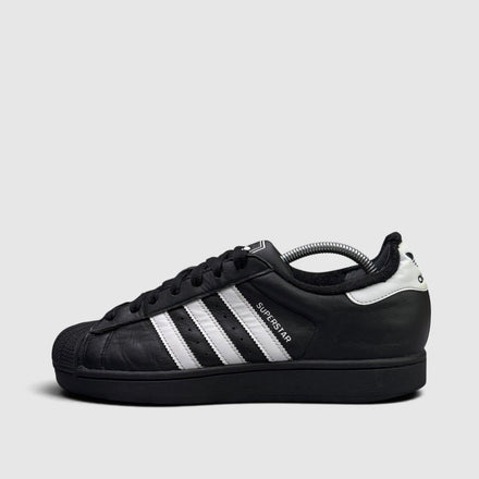 Adidas Superstar II Black White, buty sportowe męskie w dobrym stanie rozmiar 42 2/3, boczny profil, lewa strona