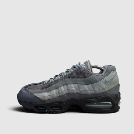 Nike Air Max 95 Smoke Grey Cannon, buty sportowe męskie w bardzo dobrym stanie rozmiar 43, boczny profil, lewa strona