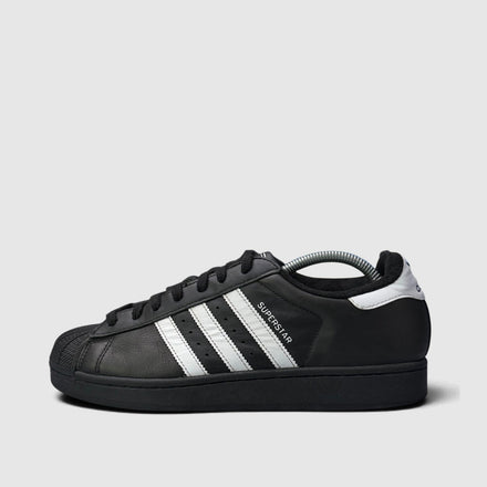 Adidas Superstar II Black White, buty sportowe męskie w bardzo dobrym stanie rozmiar 42 2/3, boczny profil, lewa strona