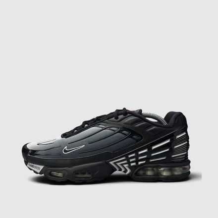 Nike Air Max Plus 3 Black White, buty sportowe męskie w bardzo dobrym stanie rozmiar 44, boczny profil, lewa strona