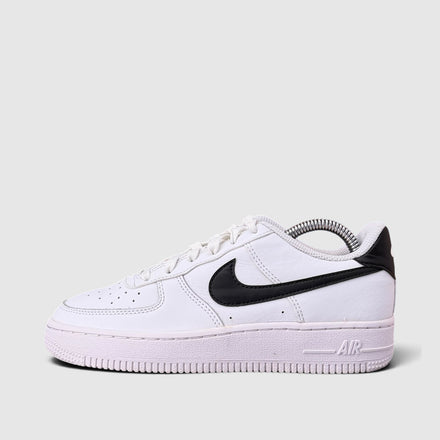 Nike Air Force 1 Low, buty sportowe damskie w bardzo dobrym stanie rozmiar 36.5, boczny profil, lewa strona