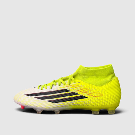Adidas F50 League, buty sportowe męskie w bardzo dobrym stanie rozmiar 41 1/3, boczny profil, lewa strona