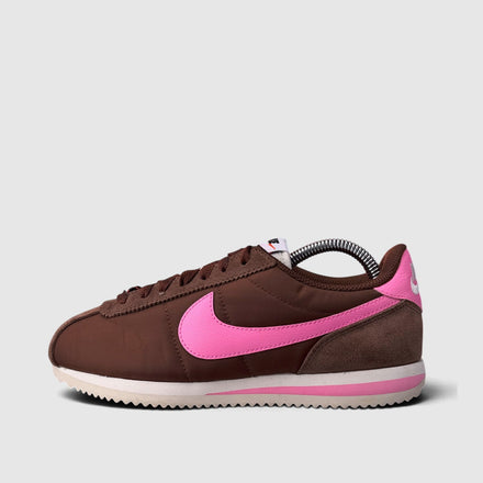 Nike Classic Cortez, buty sportowe damskie w bardzo dobrym stanie rozmiar 38.5, boczny profil, lewa strona