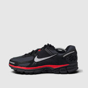Nike Zoom Vomero 5 Bred, buty sportowe męskie w bardzo dobrym stanie rozmiar 45.5, boczny profil, lewa strona