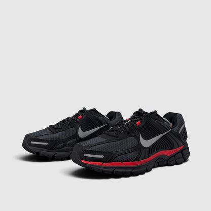 Nike Zoom Vomero 5 Bred, buty sportowe męskie w bardzo dobrym stanie rozmiar 45.5, para butów