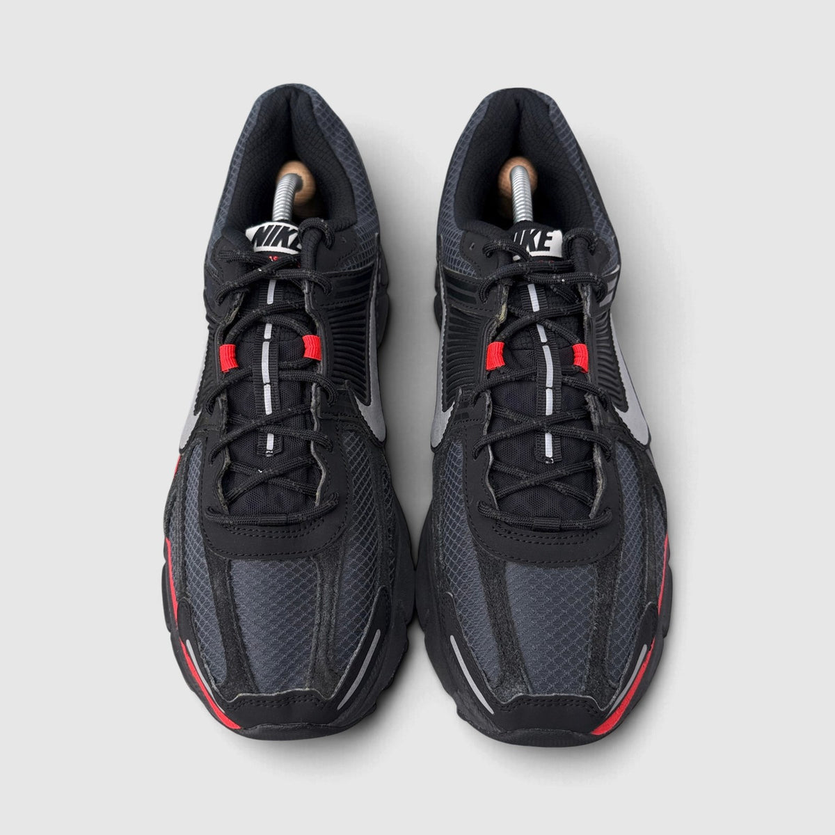 Nike Zoom Vomero 5 Bred, buty sportowe męskie w bardzo dobrym stanie rozmiar 45.5, widok z przodu