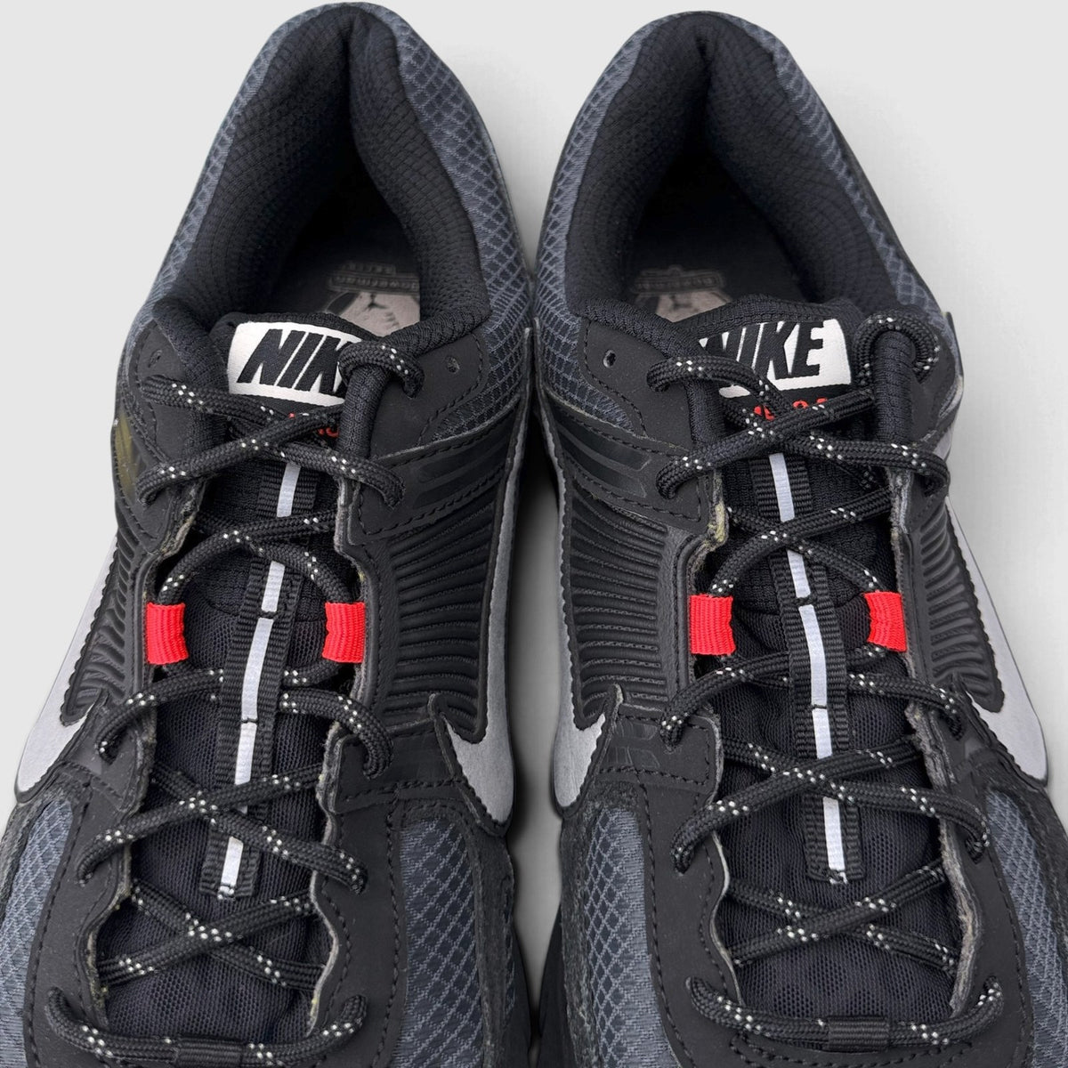 Nike Zoom Vomero 5 Bred, buty sportowe męskie w bardzo dobrym stanie rozmiar 45.5, język buta