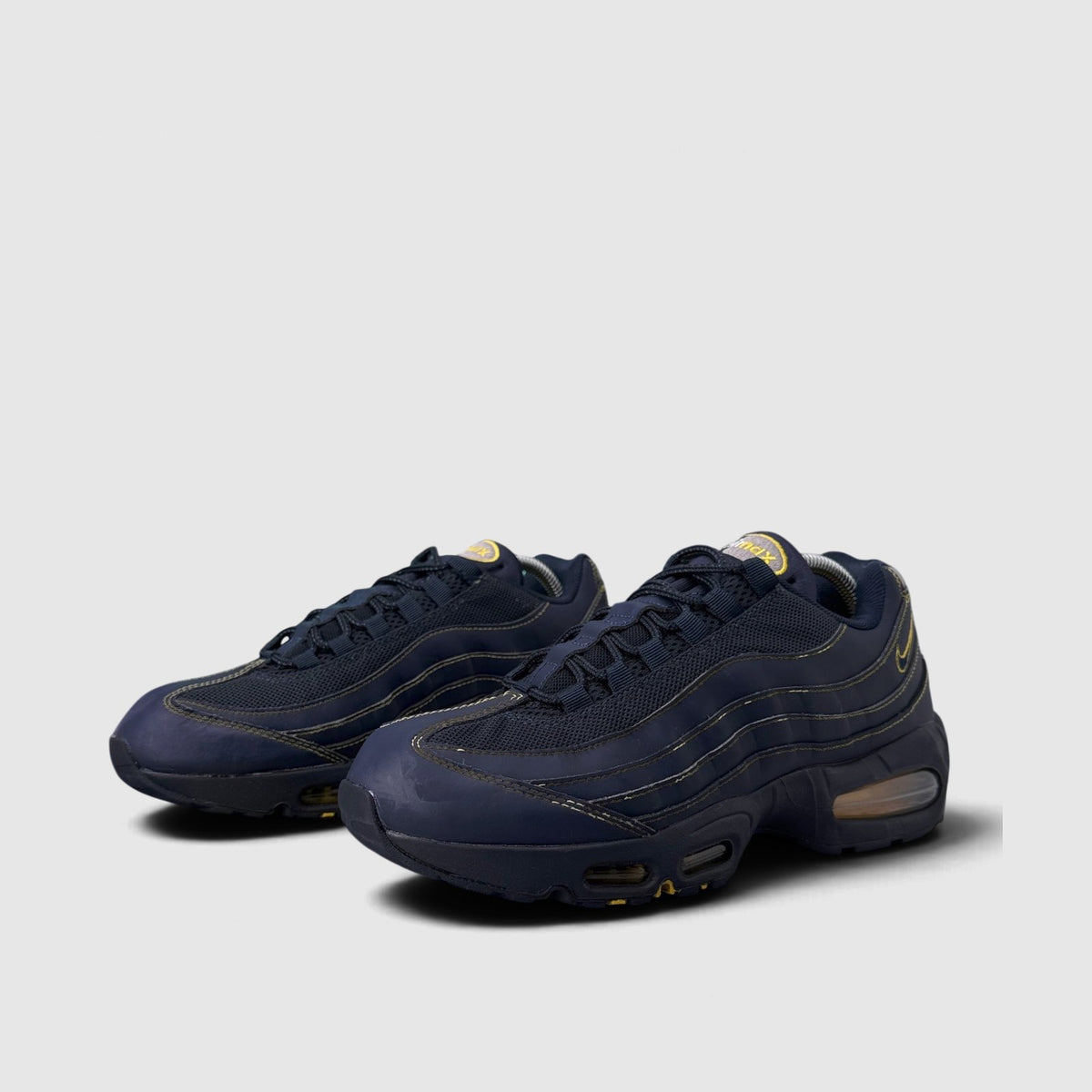 Nike Air Max 95 Michigan, buty sportowe męskie w bardzo dobrym stanie rozmiar 42.5, para butów