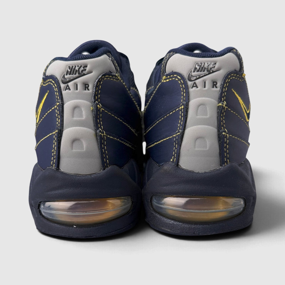 Nike Air Max 95 Michigan, buty sportowe męskie w bardzo dobrym stanie rozmiar 42.5, widok z tyłu