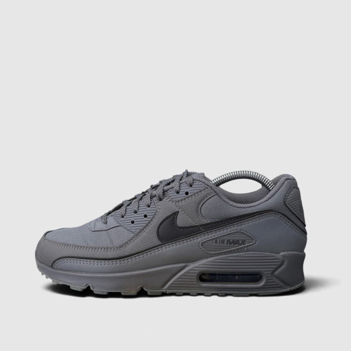 Nike Air Max 90 Premium Smoke Grey Black, buty sportowe męskie w bardzo dobrym stanie rozmiar 42, boczny profil, lewa strona