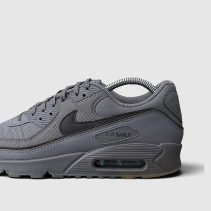 Nike Air Max 90 Premium Smoke Grey Black, buty sportowe męskie w bardzo dobrym stanie rozmiar 42, boczny profil, lewa strona