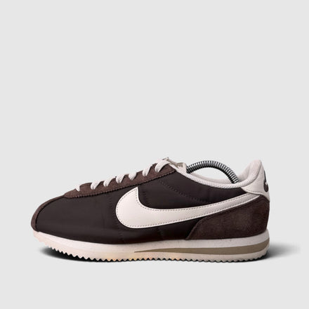 Nike Classic Cortez Baroque Brown, buty sportowe damskie w bardzo dobrym stanie rozmiar 40.5, boczny profil, lewa strona