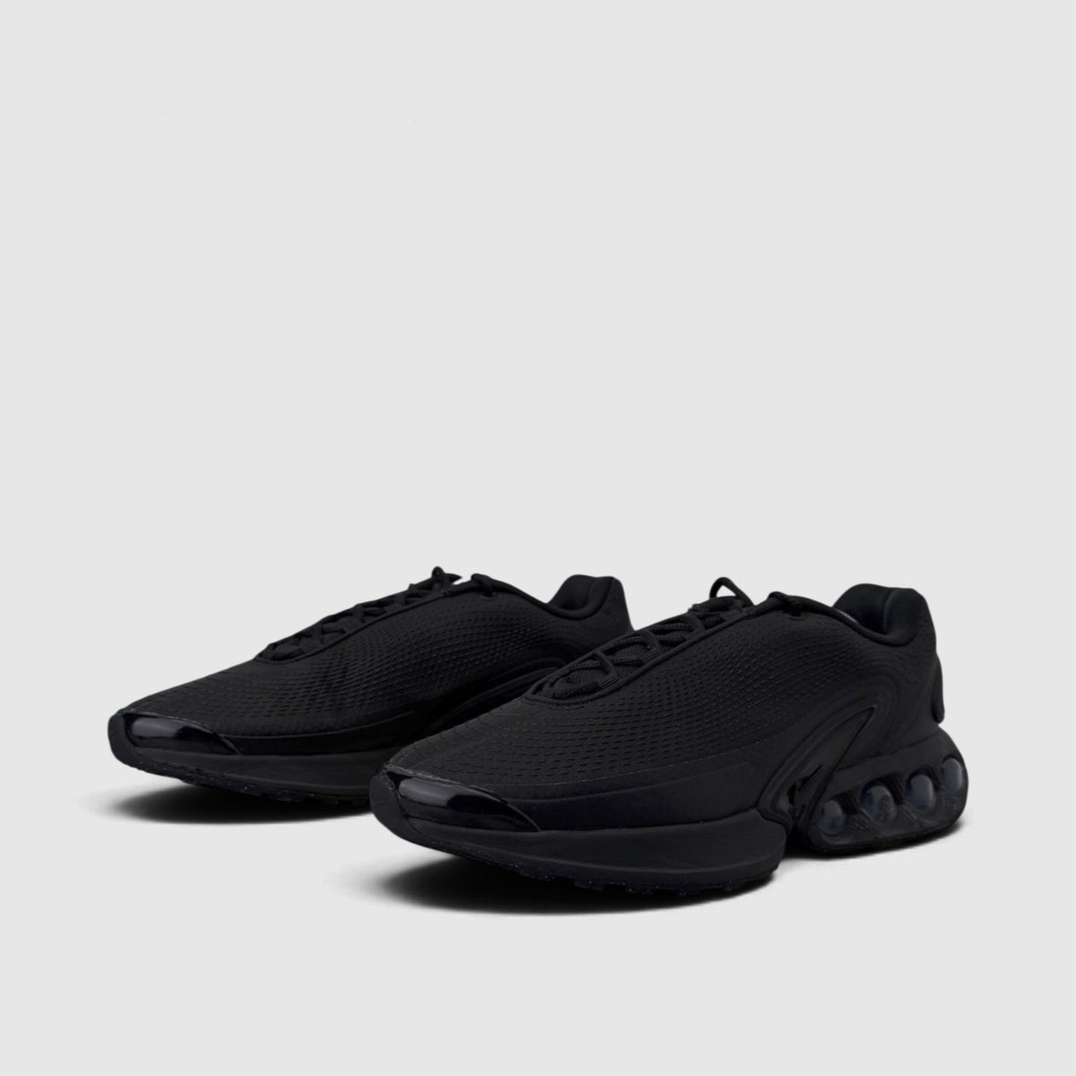 Nike Air Max DN Black Metallic Grey, buty sportowe męskie w bardzo dobrym stanie rozmiar 45.5, para butów