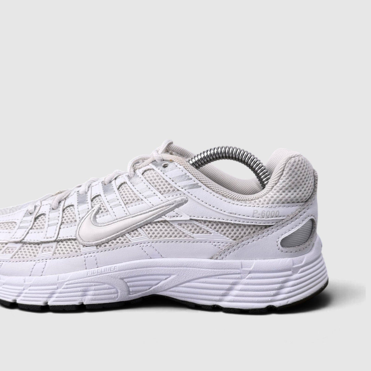 Nike P-6000, buty sportowe damskie w bardzo dobrym stanie rozmiar 38, boczny profil, lewa strona