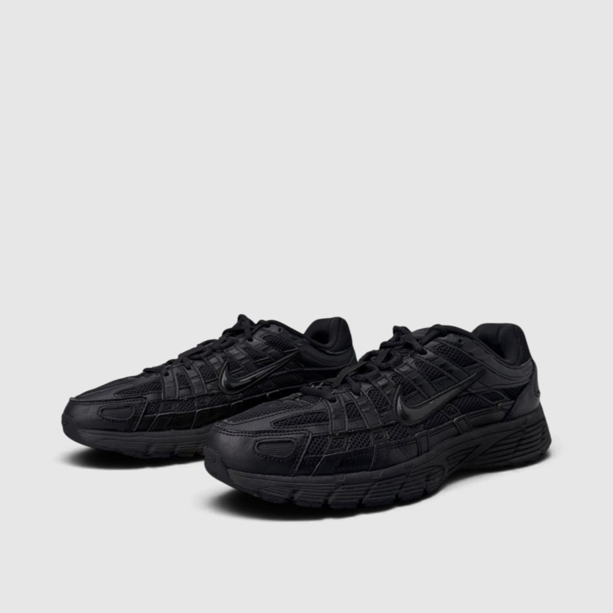 Nike P-6000 Black, buty sportowe męskie w bardzo dobrym stanie rozmiar 42, para butów