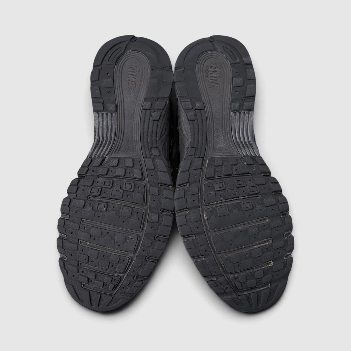 Nike P-6000 Black, buty sportowe męskie w bardzo dobrym stanie rozmiar 42, podeszwa