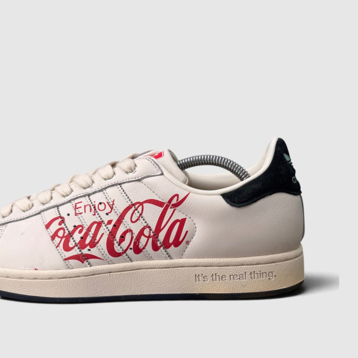 Adidas Superstar II Coca-Cola, buty sportowe męskie w bardzo dobrym stanie rozmiar 44 2/3, boczny profil, lewa strona