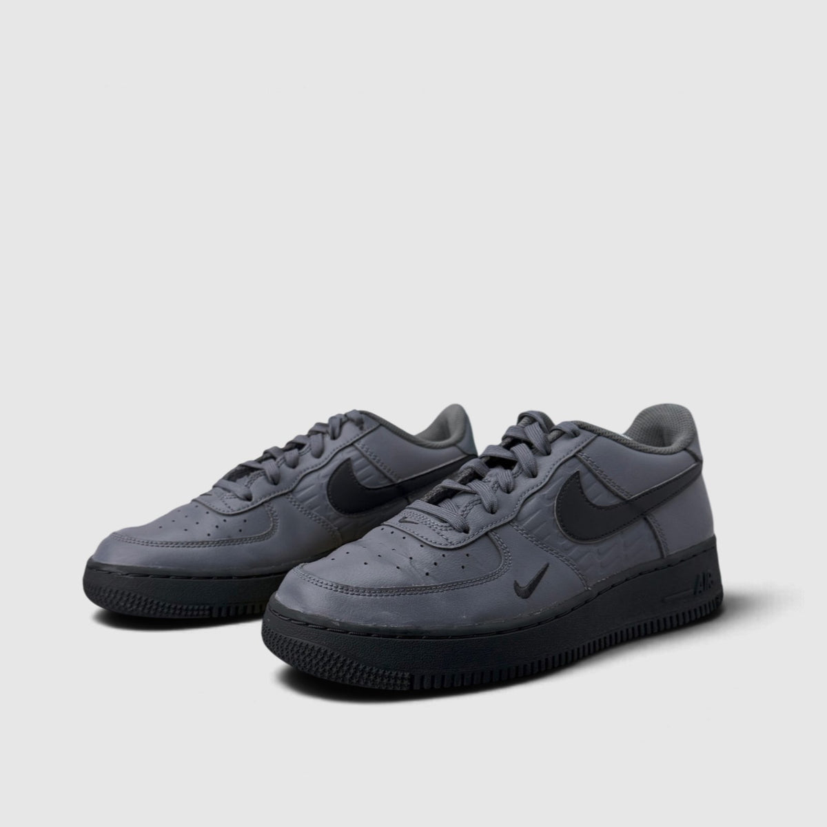 Nike Air Force 1 Low, buty sportowe damskie w bardzo dobrym stanie rozmiar 40, para butów