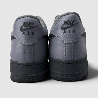 Nike Air Force 1 Low, buty sportowe damskie w bardzo dobrym stanie rozmiar 40, widok z tyłu