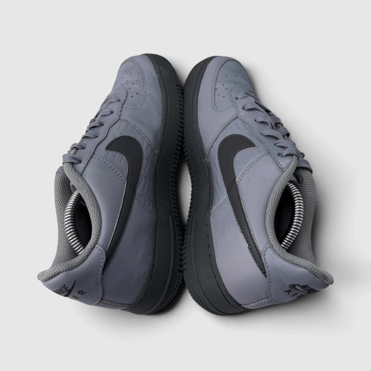 Nike Air Force 1 Low, buty sportowe damskie w bardzo dobrym stanie rozmiar 40, widok z góry