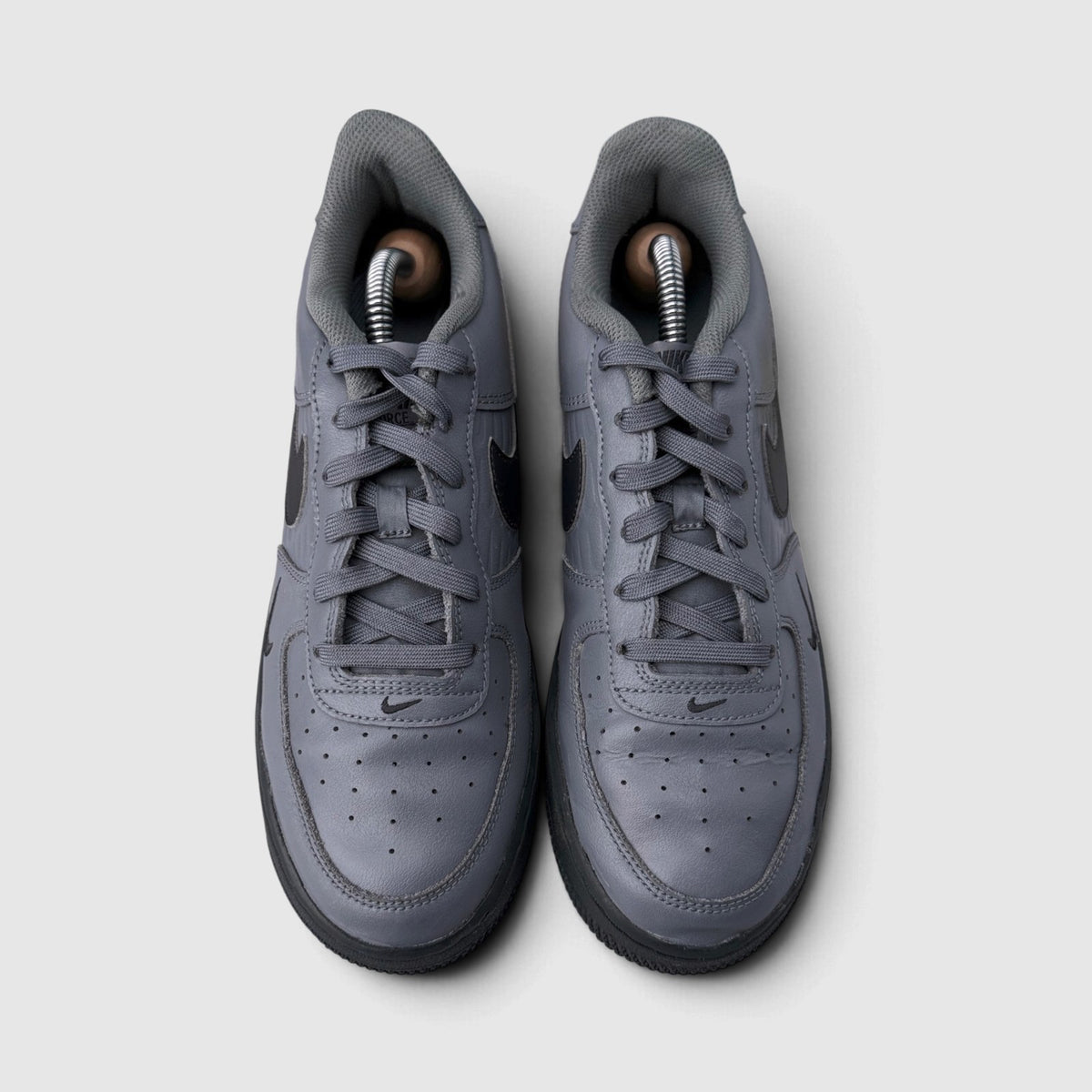 Nike Air Force 1 Low, buty sportowe damskie w bardzo dobrym stanie rozmiar 40, widok z góry