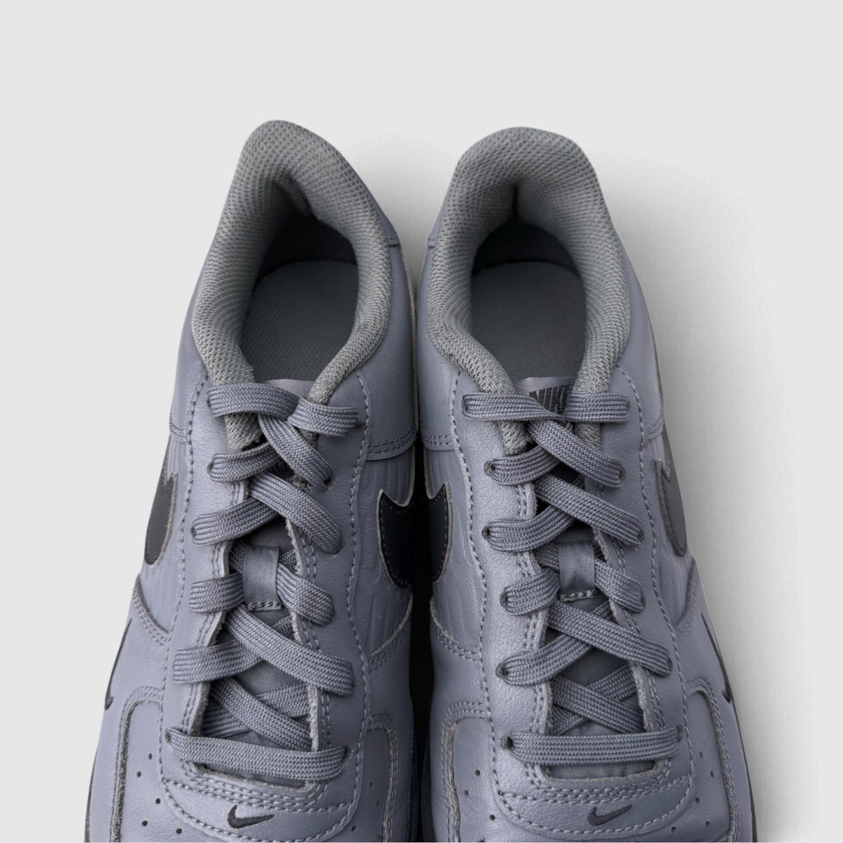 Nike Air Force 1 Low, buty sportowe damskie w bardzo dobrym stanie rozmiar 40, widok z góry