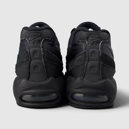 Nike Air Max 95 Essential Triple Black, buty sportowe męskie w bardzo dobrym stanie rozmiar 42.5, widok z tyłu