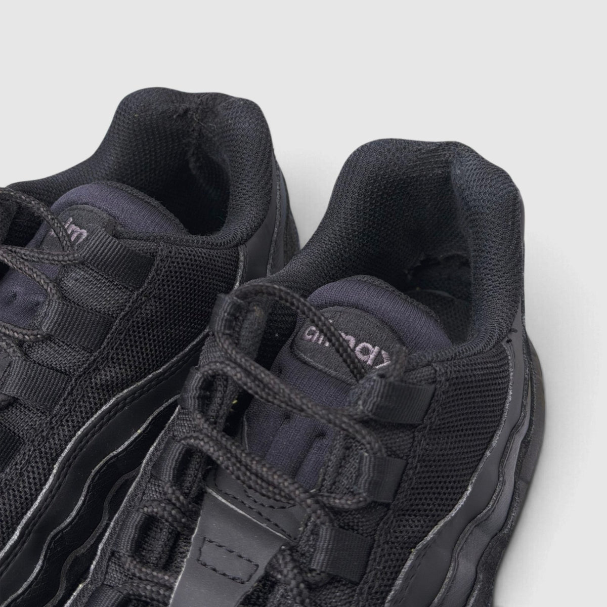 Nike Air Max 95 Essential Triple Black, buty sportowe męskie w bardzo dobrym stanie rozmiar 42.5, detal