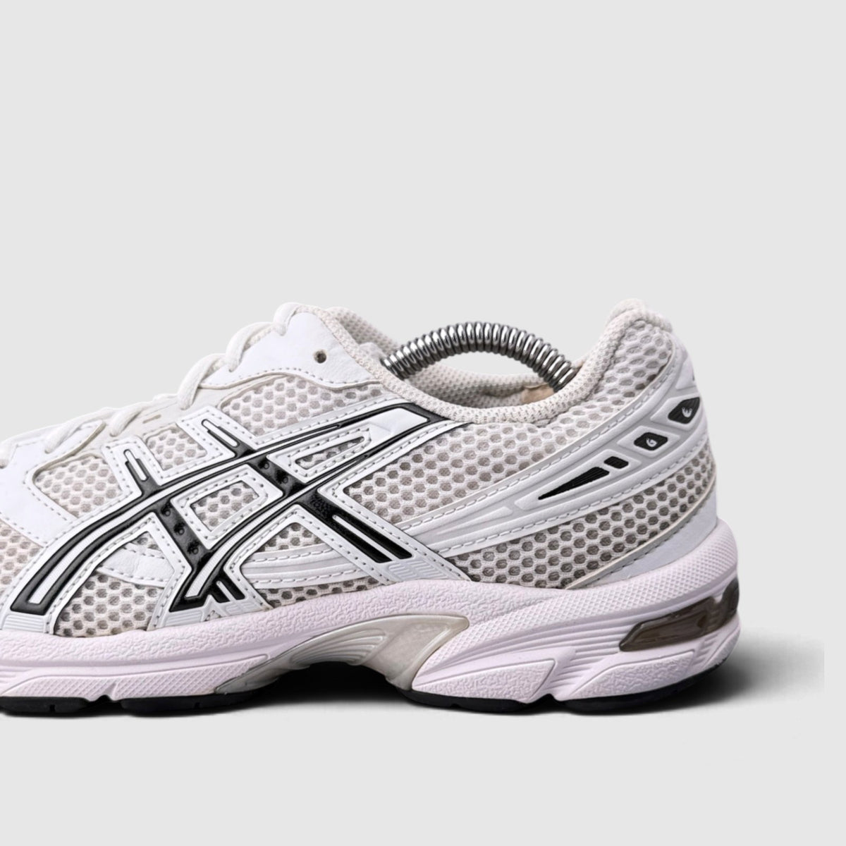Asics GEL-1130, buty sportowe damskie w dobrym stanie rozmiar 39.5, boczny profil, lewa strona
