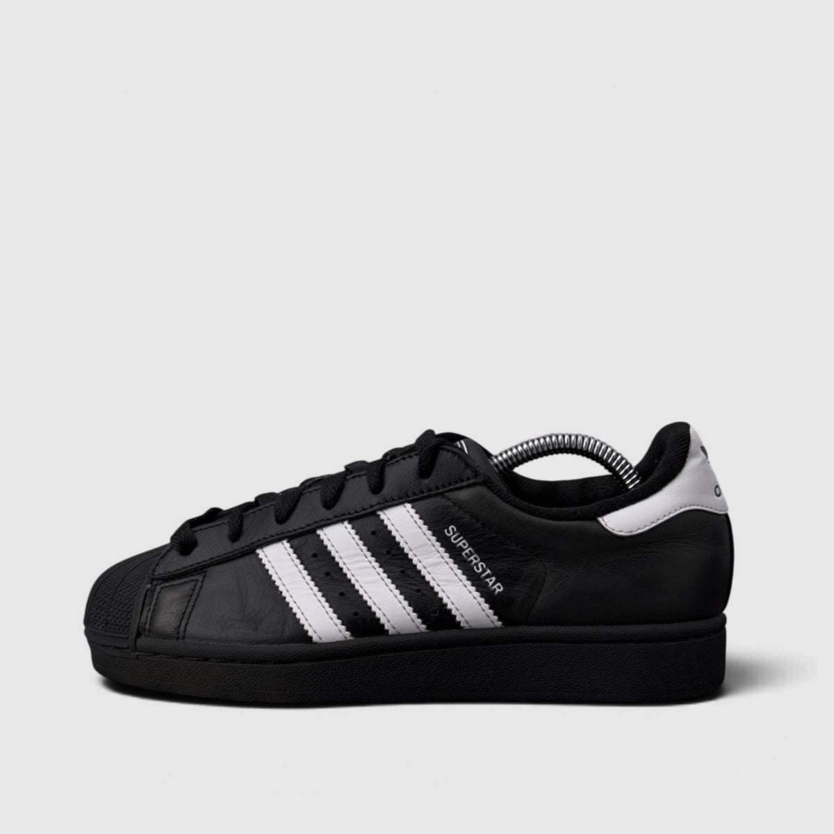 Adidas Superstar II Black White, buty sportowe damskie w bardzo dobrym stanie rozmiar 38, boczny profil, lewa strona