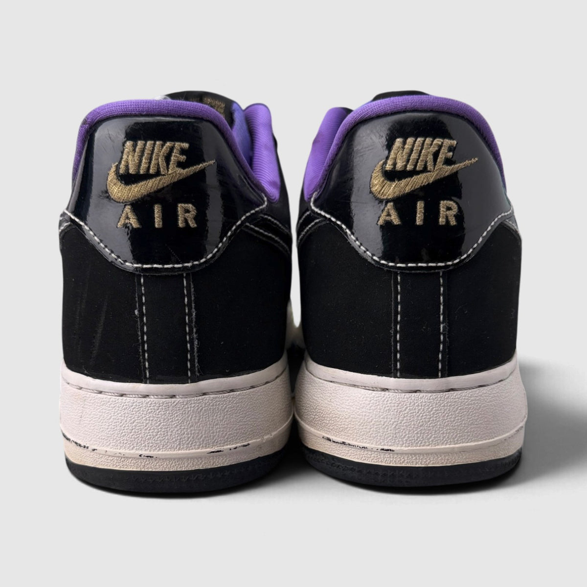 Nike Air Force 1 Low World Champ - Lakers, buty sportowe męskie w bardzo dobrym stanie rozmiar 45.5, widok z tyłu