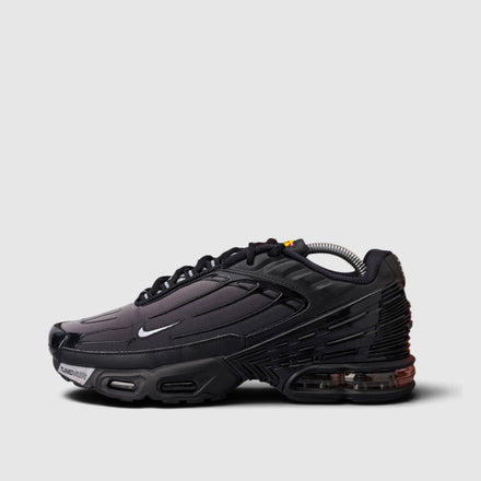 Nike Air Max Plus III Wolf Grey, buty sportowe męskie w bardzo dobrym stanie rozmiar 42.5, boczny profil, lewa strona