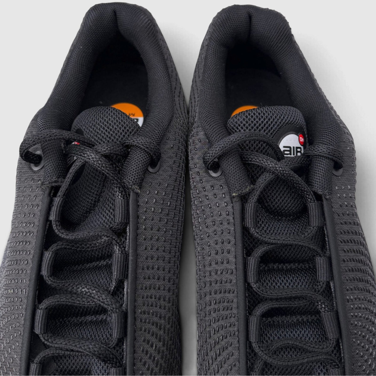 Nike Air Max DN Black Metallic Grey, buty sportowe męskie w bardzo dobrym stanie rozmiar 43, widok z góry