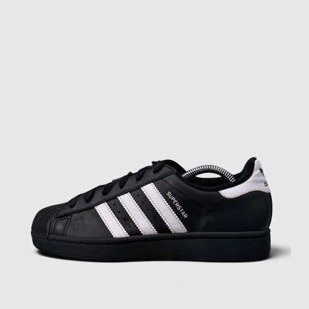 Adidas Superstar II Black White, buty sportowe damskie w bardzo dobrym stanie rozmiar 39 1/3, boczny profil, lewa strona