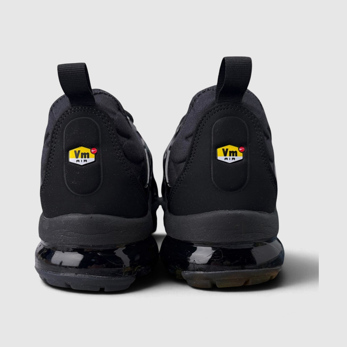 Nike Air VaporMax Plus Triple Black, buty sportowe męskie w bardzo dobrym stanie rozmiar 43, widok z tyłu