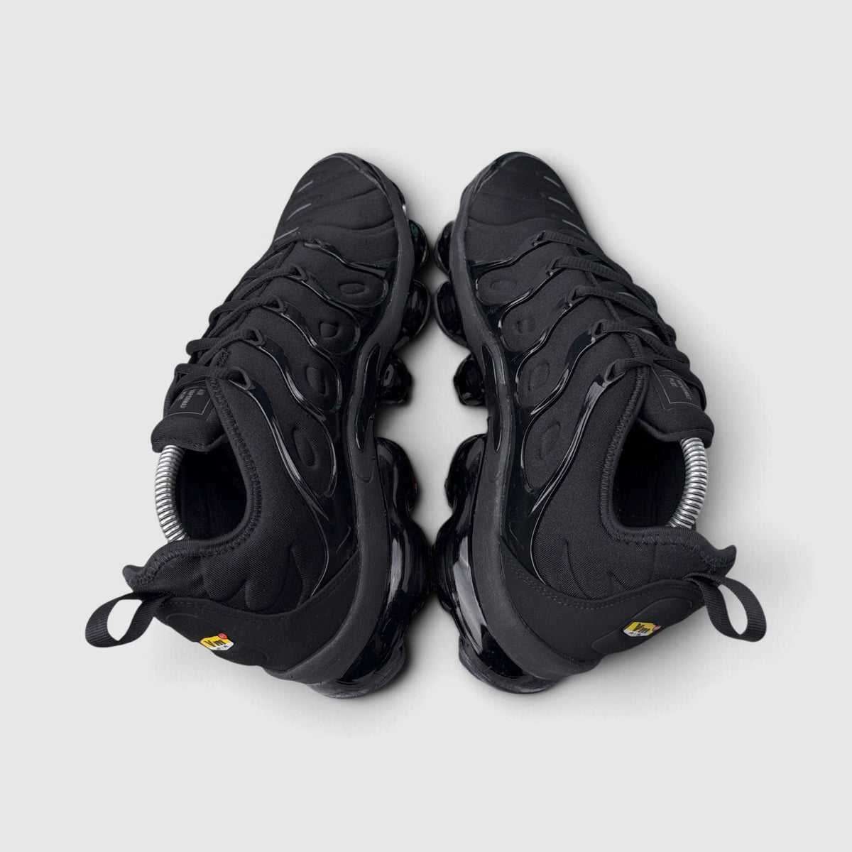 Nike Air VaporMax Plus Triple Black, buty sportowe męskie w bardzo dobrym stanie rozmiar 43, widok z góry
