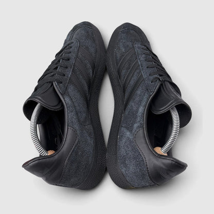 Adidas Gazelle Triple Black, buty sportowe męskie w bardzo dobrym stanie rozmiar 44, widok z góry