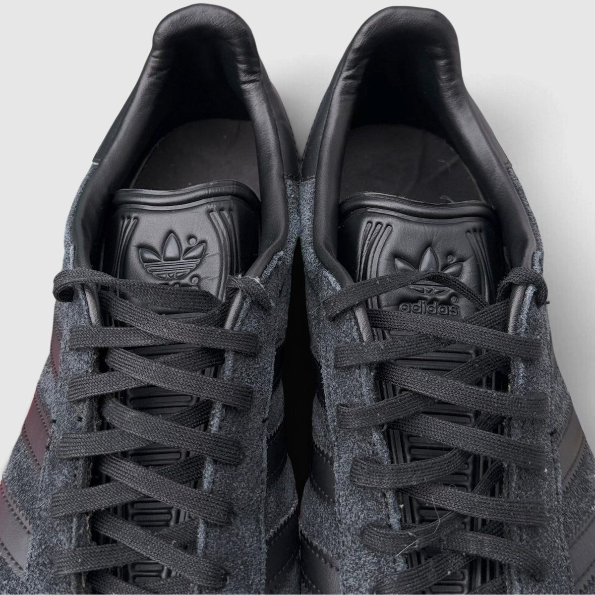 Adidas Gazelle Triple Black, buty sportowe męskie w bardzo dobrym stanie rozmiar 44, język buta