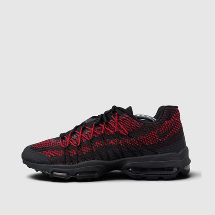 Nike Air Max 95 Essential, buty sportowe męskie w bardzo dobrym stanie rozmiar 45.5, boczny profil, lewa strona